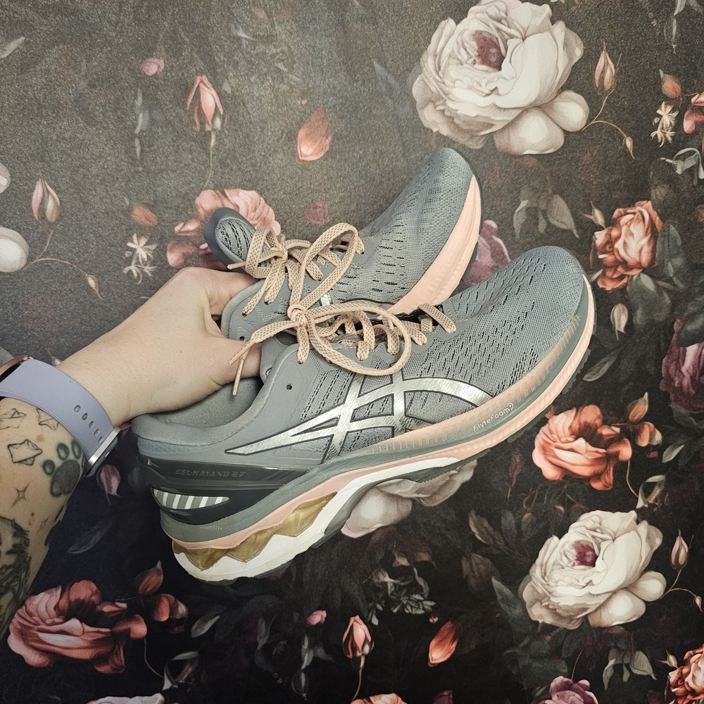ASICS Women's Gel KAYANO Sz 10